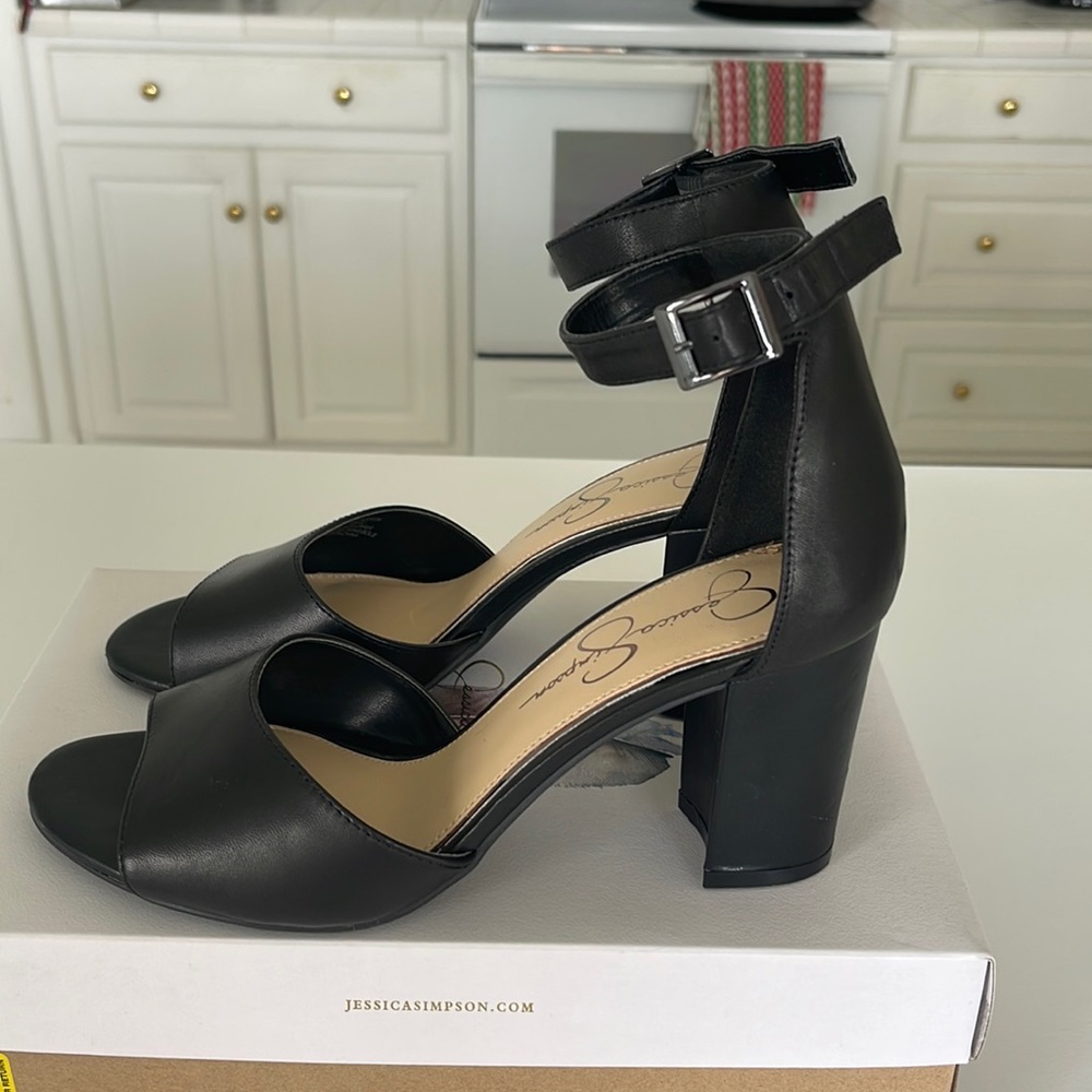 Jessica Simpson Black heels Sz 9